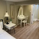 Exceptionally Close To The Falls Amazing Location & Complimentary Breakfast Delivered Daily To The Rental