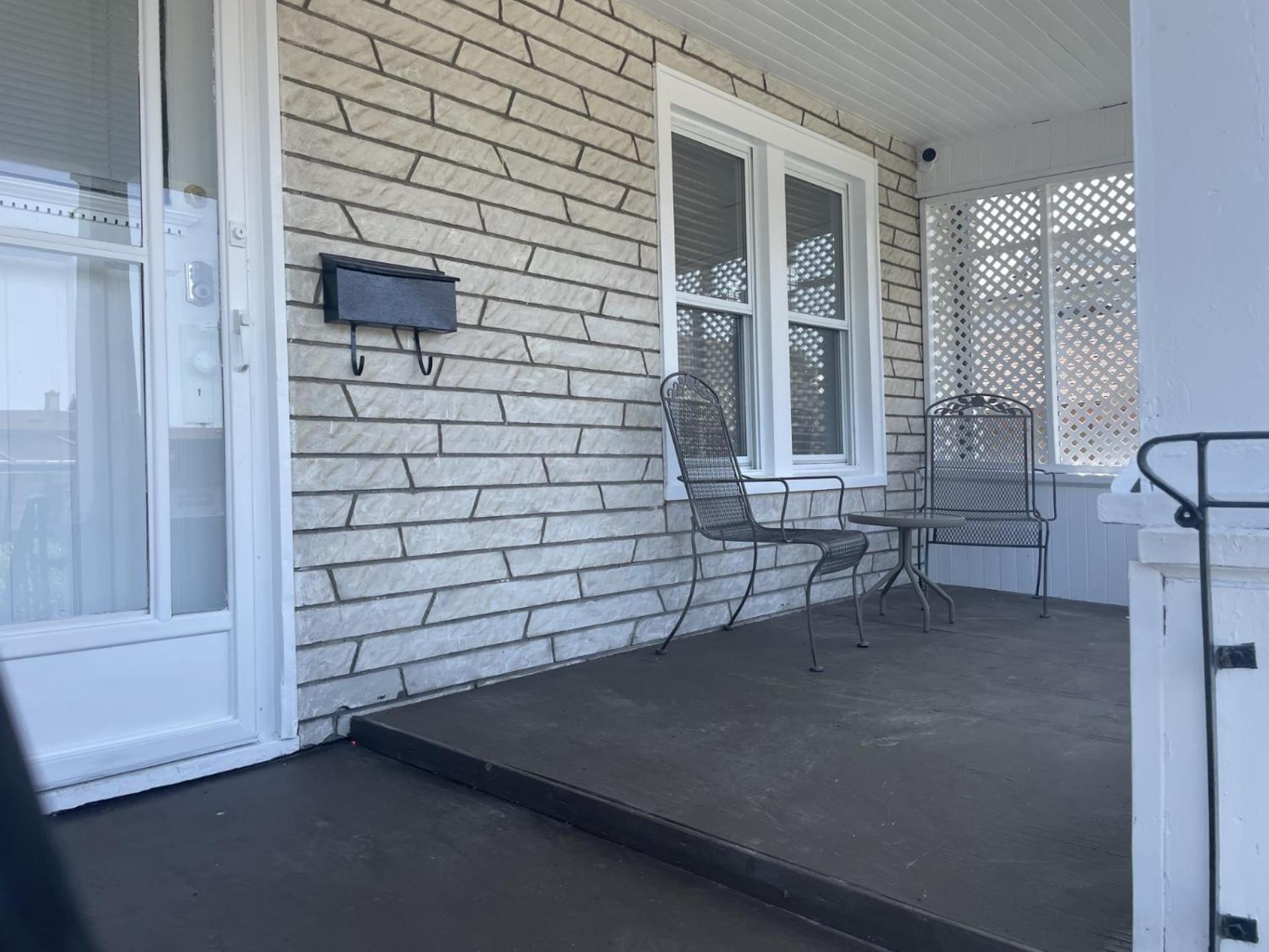 Exceptionally Close To The Falls Amazing Location & Complimentary Breakfast Delivered Daily To The