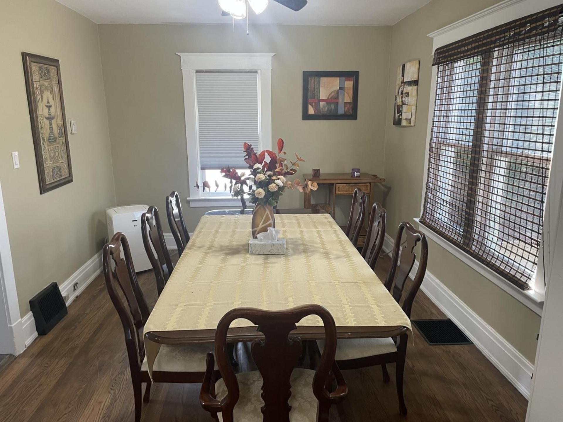Exceptionally Close To The Falls Amazing Location & Complimentary Breakfast Delivered Daily To The