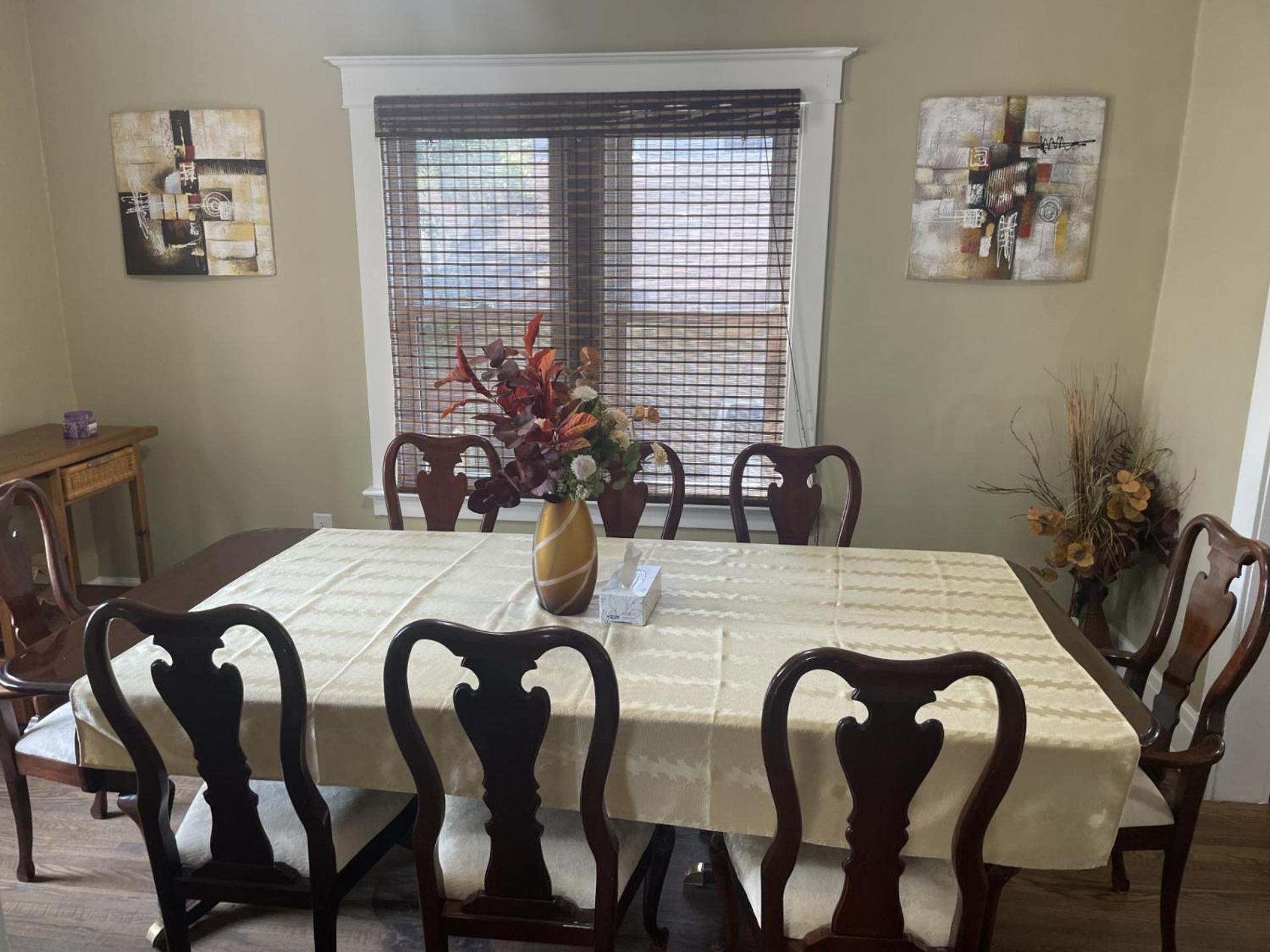 Exceptionally Close To The Falls Amazing Location & Complimentary Breakfast Delivered Daily To The Holiday home *