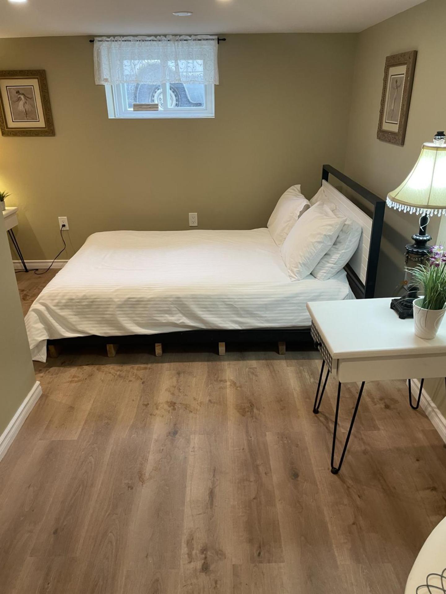 Exceptionally Close To The Falls Amazing Location & Complimentary Breakfast Delivered Daily To The Niagara Falls